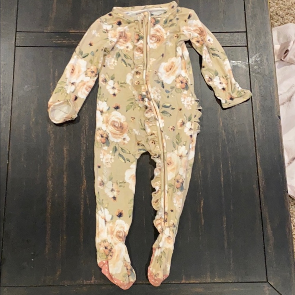 Posh peanut sienna ruffle zipper footie